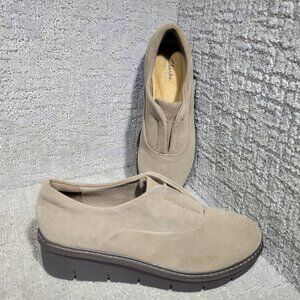 Clarks Airabella Women's Size US 8.5 Sky Pebble Suede Wedge Loafers Shoes.